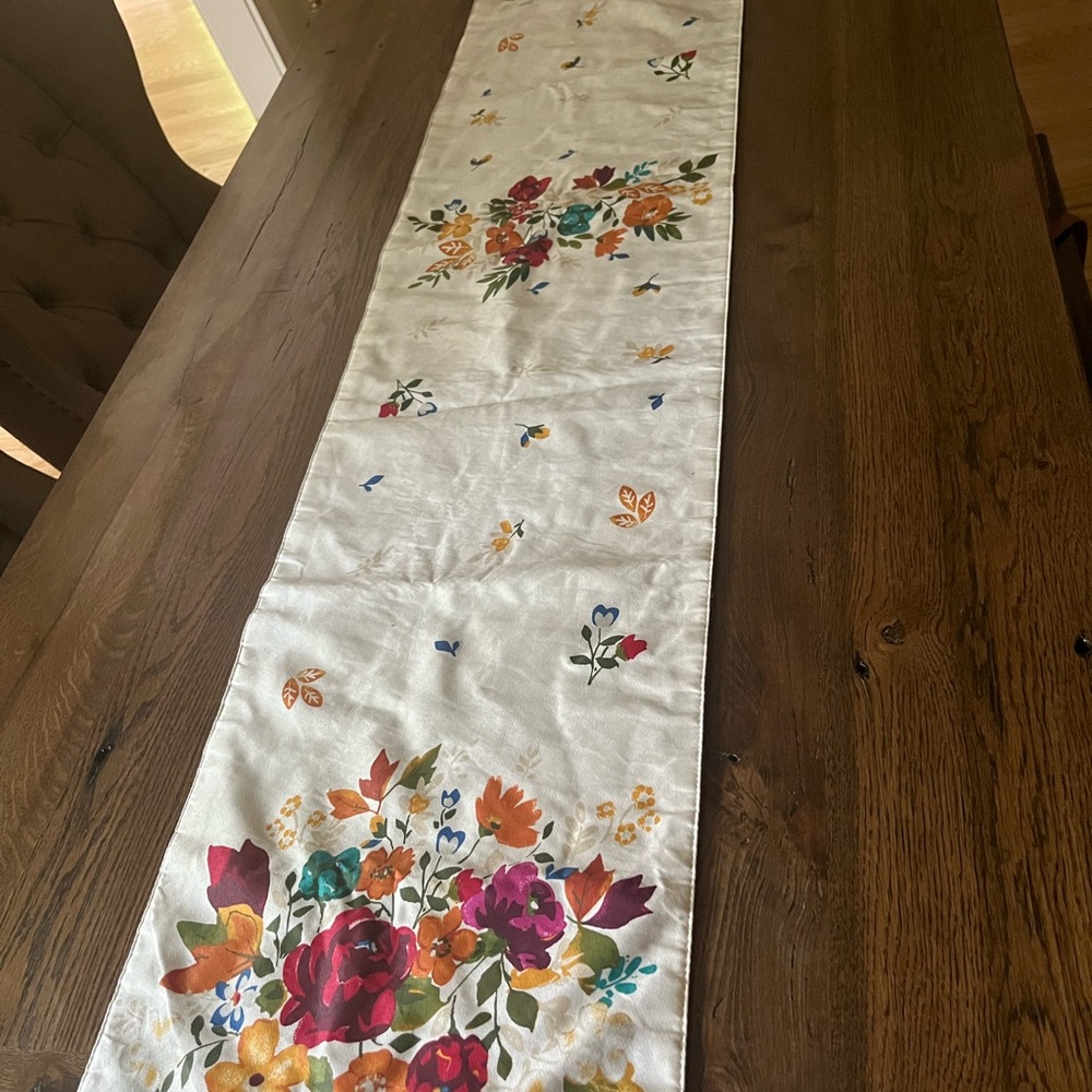 Vintage flower print table runner